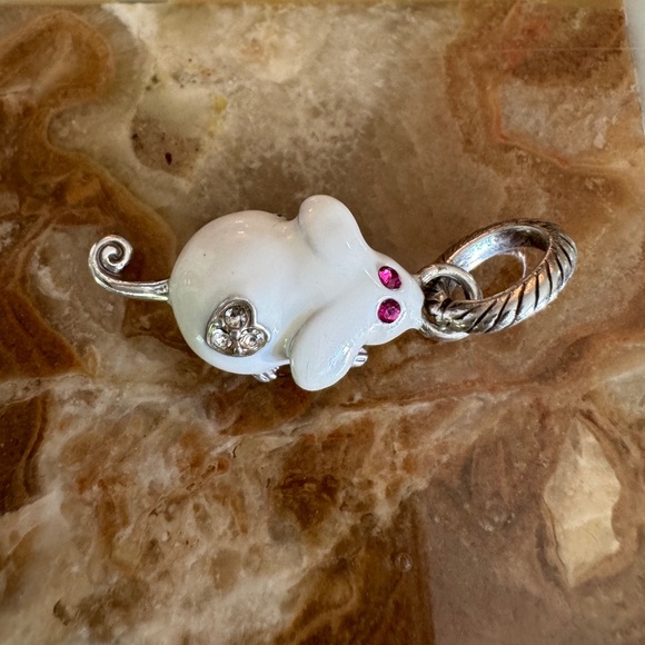 Brighton, white mouse charm - Picture 3 of 5